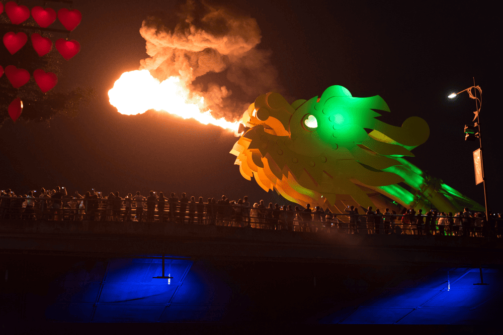 A lot of tourists gather to witness the spectacular fire-breathing show (Source: Canva)